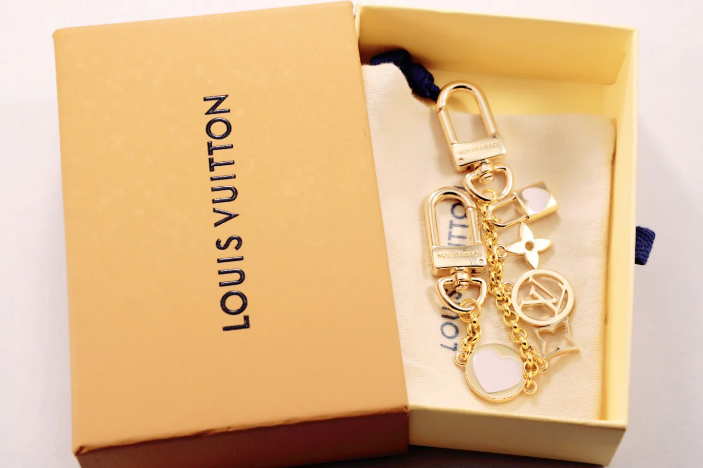 LVK074 Luxury designer Chromatic Keychain M01421 - ccjewelryacc