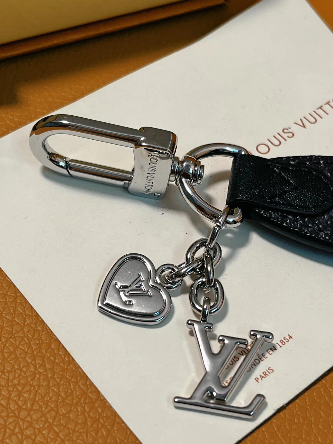 LVK102 Luxury designer Chromatic Keychain - ccjewelryacc