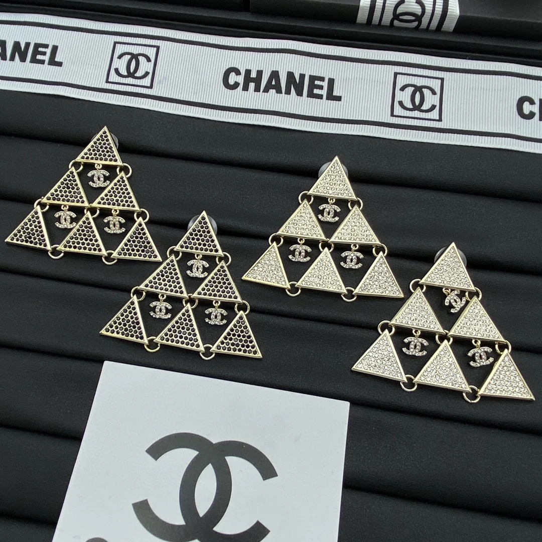CCE634 Full crystal triangle cc Earring For Women - ccjewelryacc