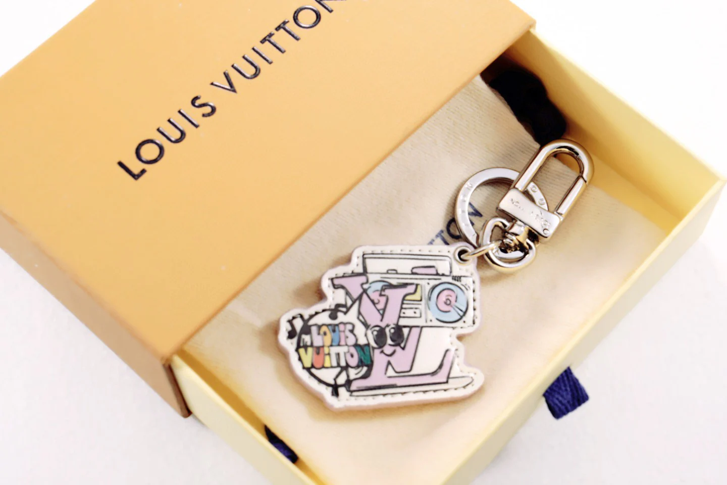 LVK076 Luxury designer Chromatic Keychain - ccjewelryacc