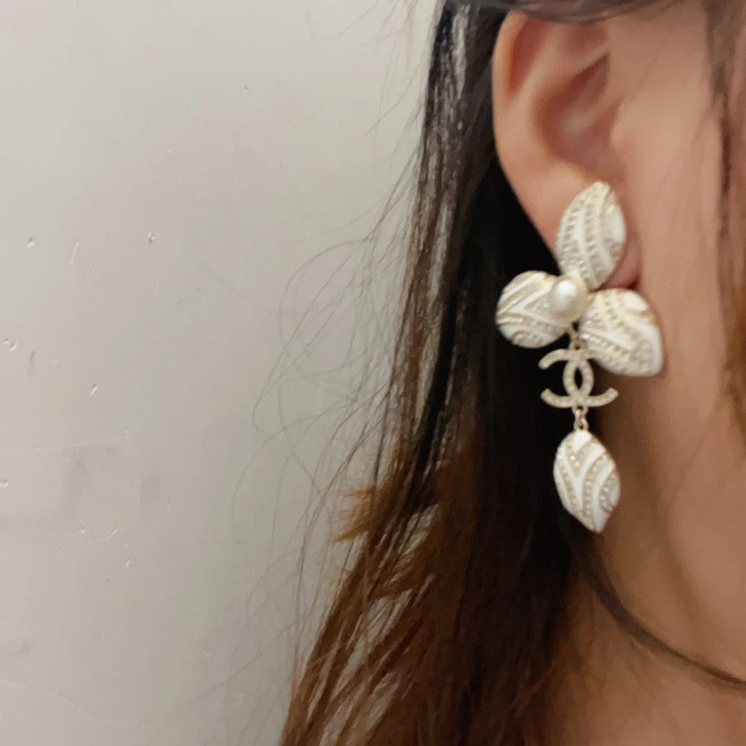 CCE031 Chanel enamel flower petal drop earring - ccjewelryacc