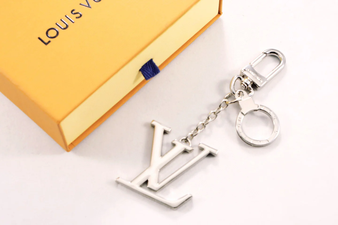 LVK070 Luxury designer Chromatic Keychain M650710 - ccjewelryacc