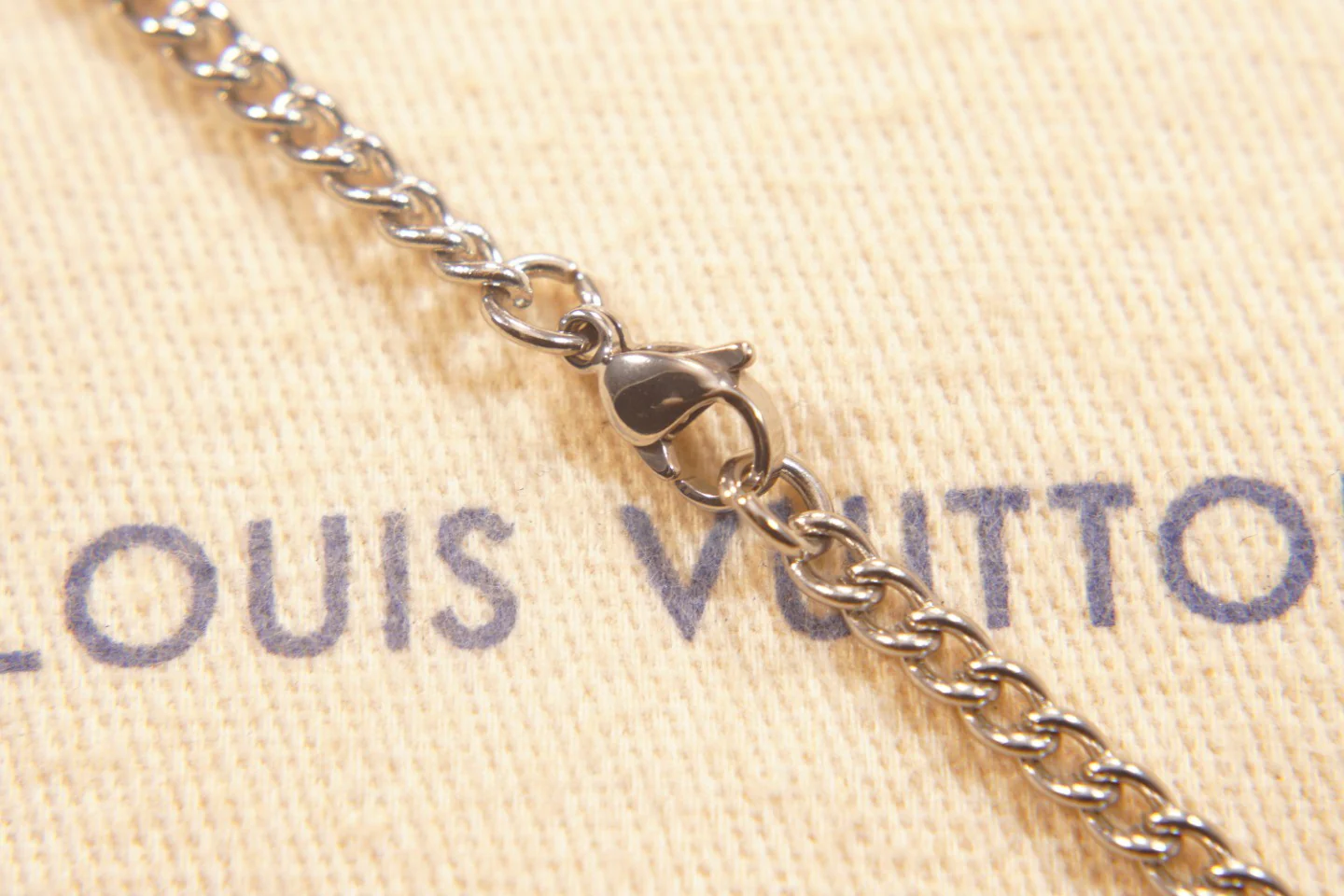 LVN056 LOUIS Flower Cut Necklace - ccjewelryacc