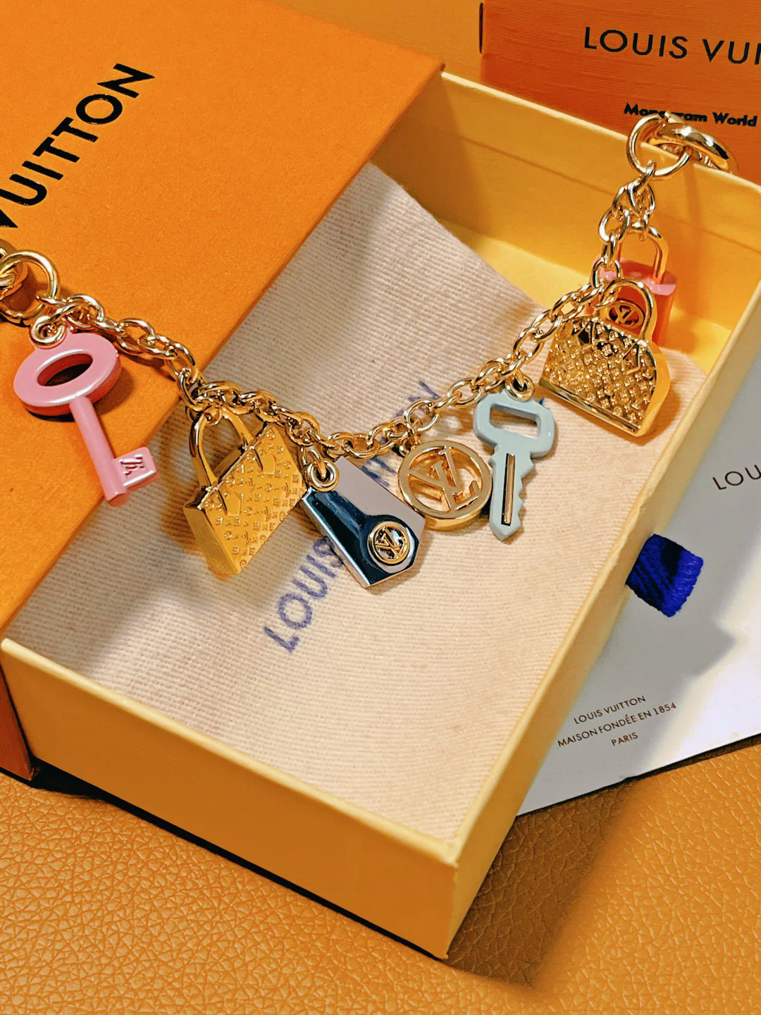 LVK104 Luxury designer Chromatic Keychain M01372 - ccjewelryacc