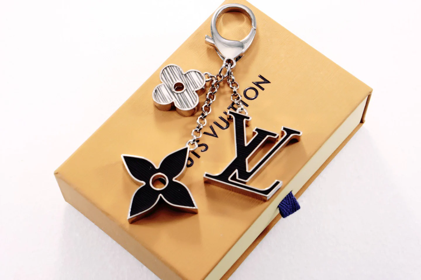 LVK080 Luxury designer Chromatic Keychain - ccjewelryacc