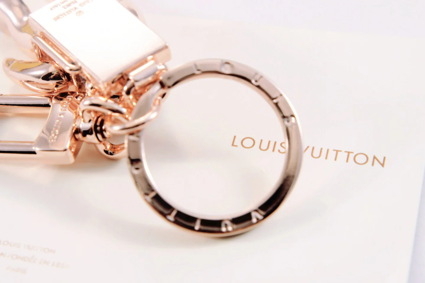 Luxury designer Keychain LVK018 - ccjewelryacc