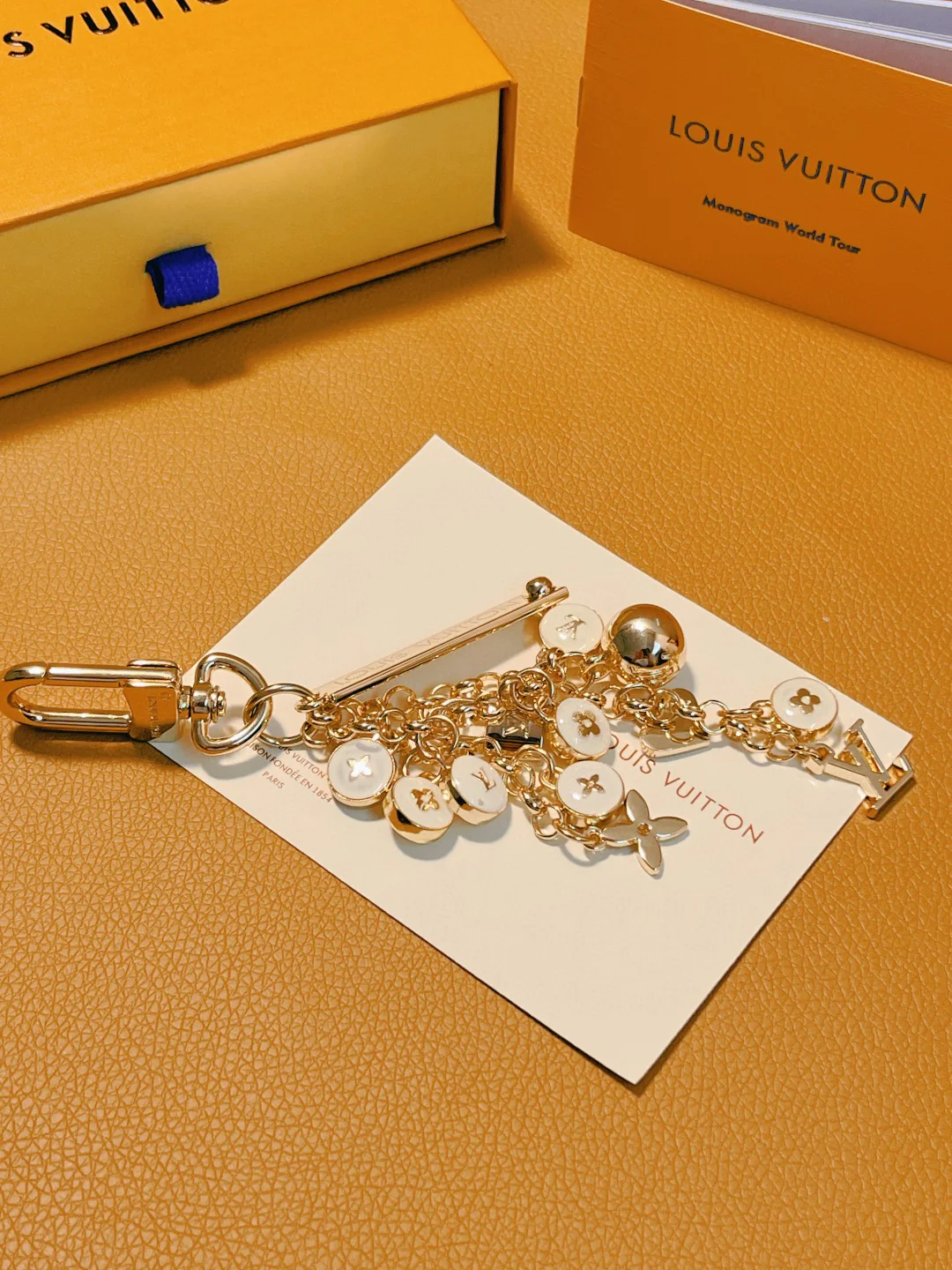 LVK098 Luxury designer Chromatic Keychain - ccjewelryacc