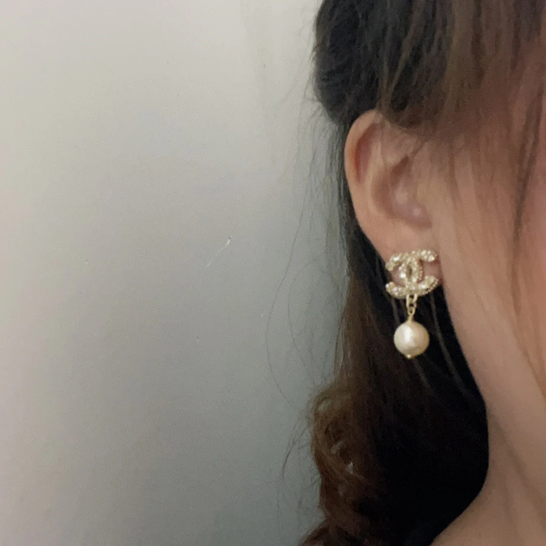 CCE116 Pearl and crystal CC Logo earring - ccjewelryacc