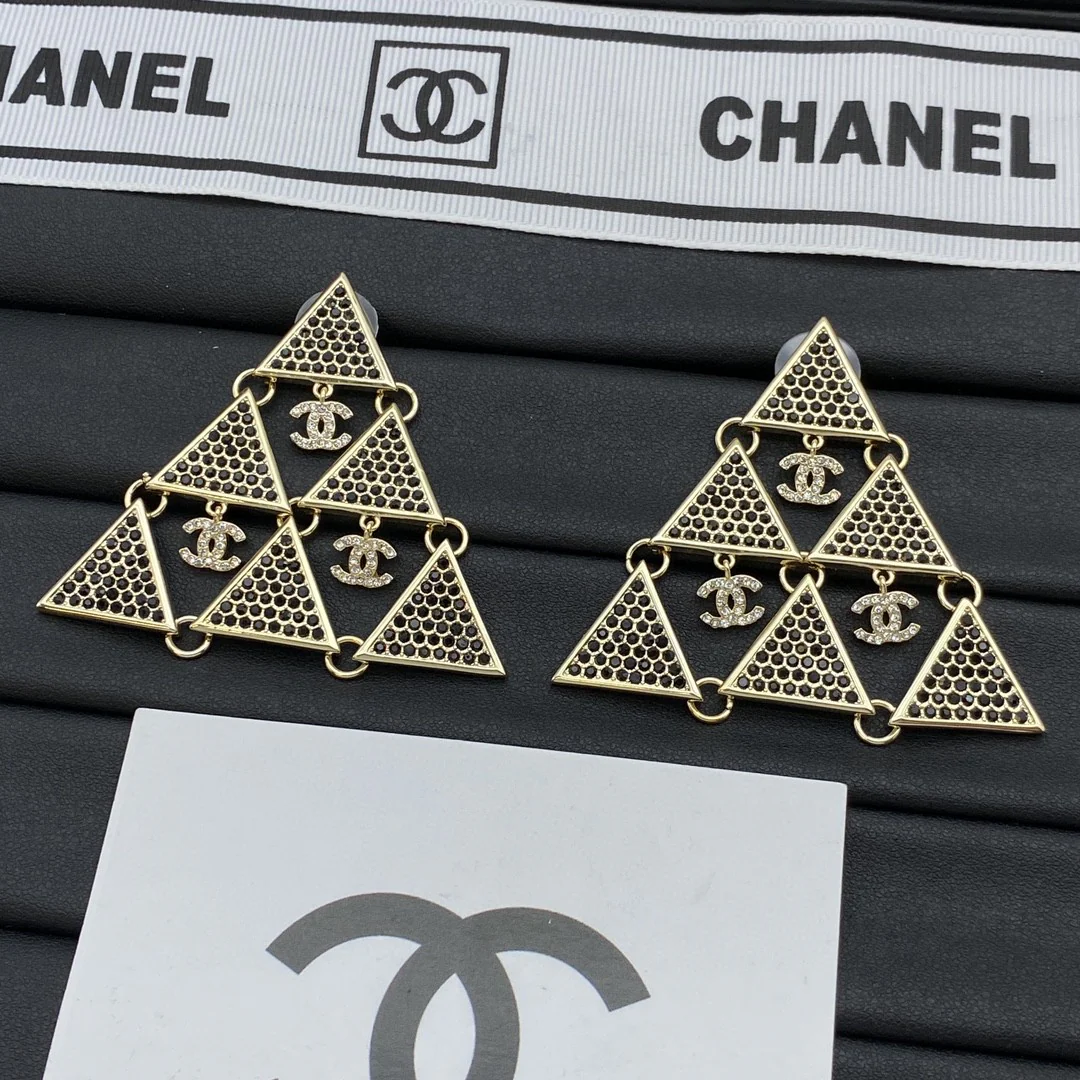 CCE634 Full crystal triangle cc Earring For Women - ccjewelryacc