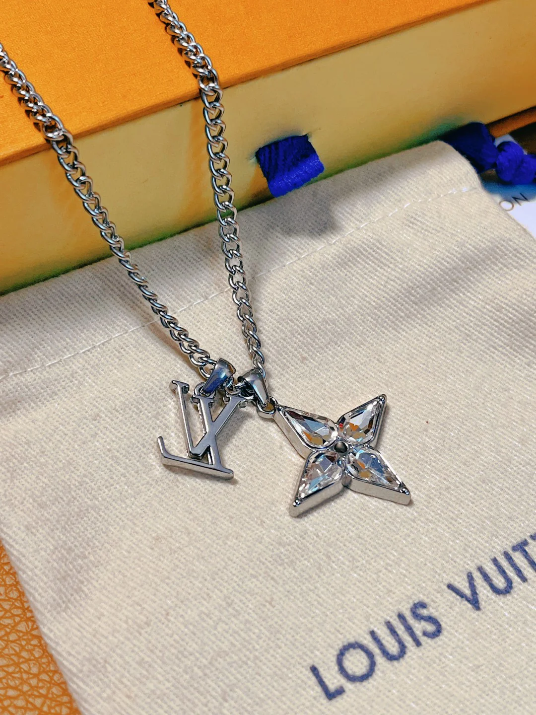 LVN056 LOUIS Flower Cut Necklace - ccjewelryacc