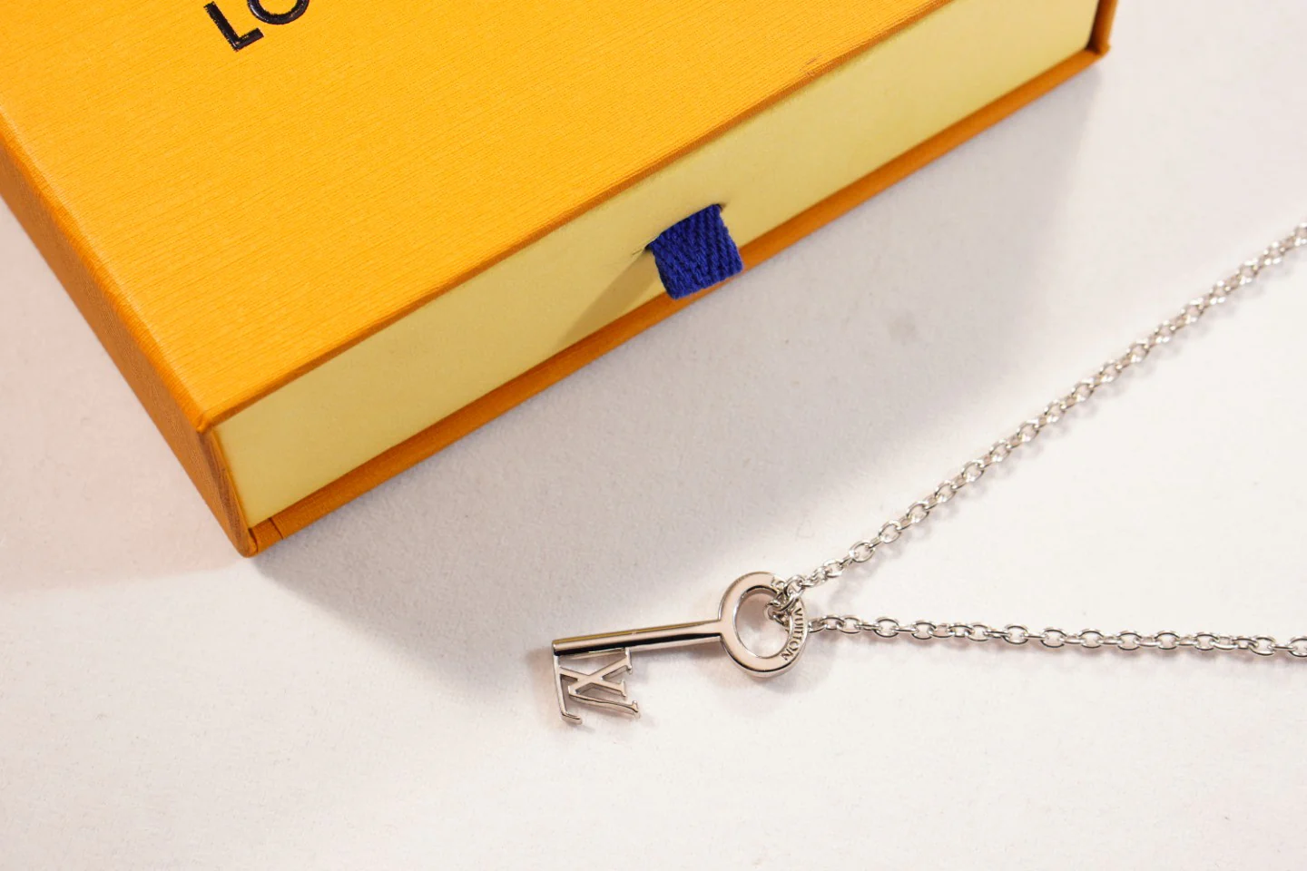 LVN054 High Quality Luxury Designer Key Pendant Necklace - ccjewelryacc