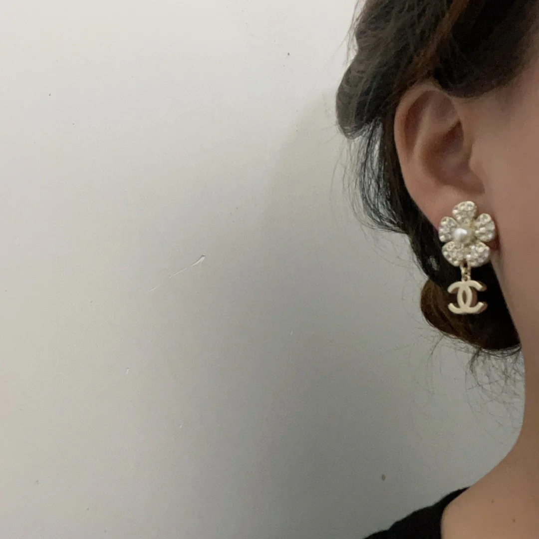 CCE106 Chanel 23s full crystal flower earring - ccjewelryacc