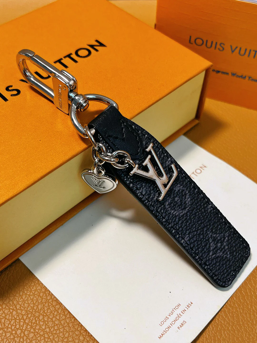 LVK102 Luxury designer Chromatic Keychain - ccjewelryacc
