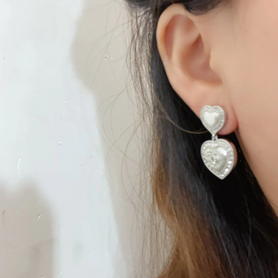 CCE260 Chanel resin heart with crystal with cc logo earrings - ccjewelryacc
