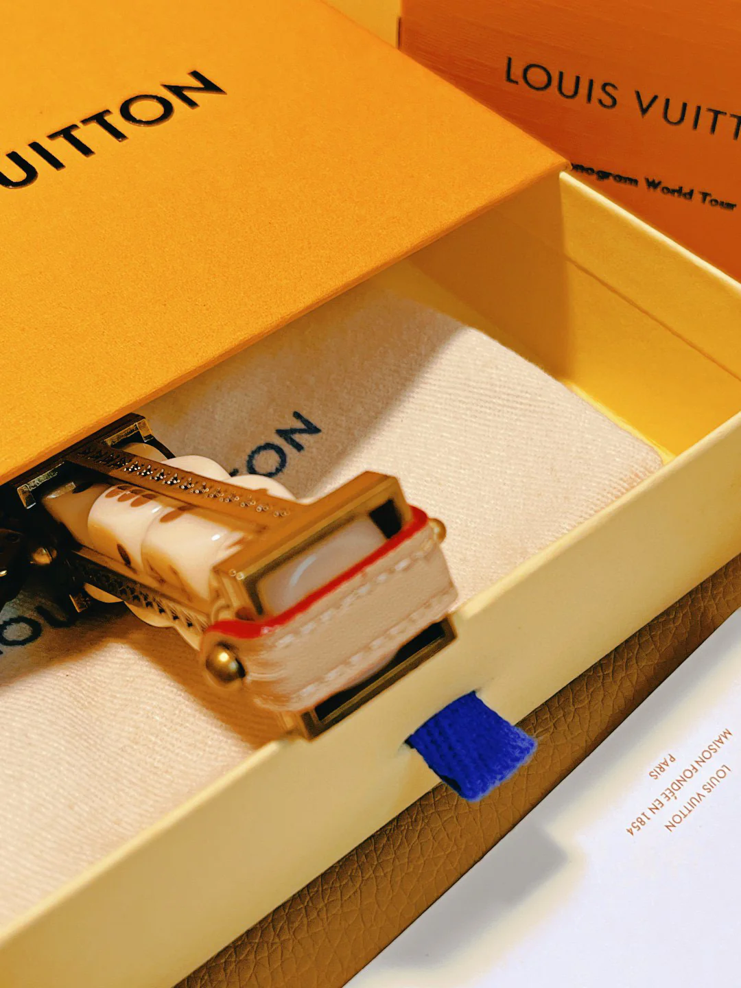 LVK105 Luxury designer Chromatic Keychain M01750 - ccjewelryacc