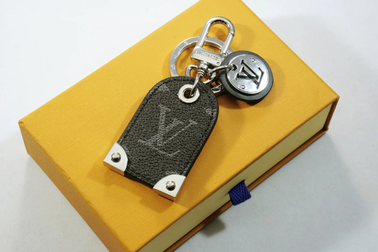 Luxury designer Chromatic Keychain LVK062 - ccjewelryacc