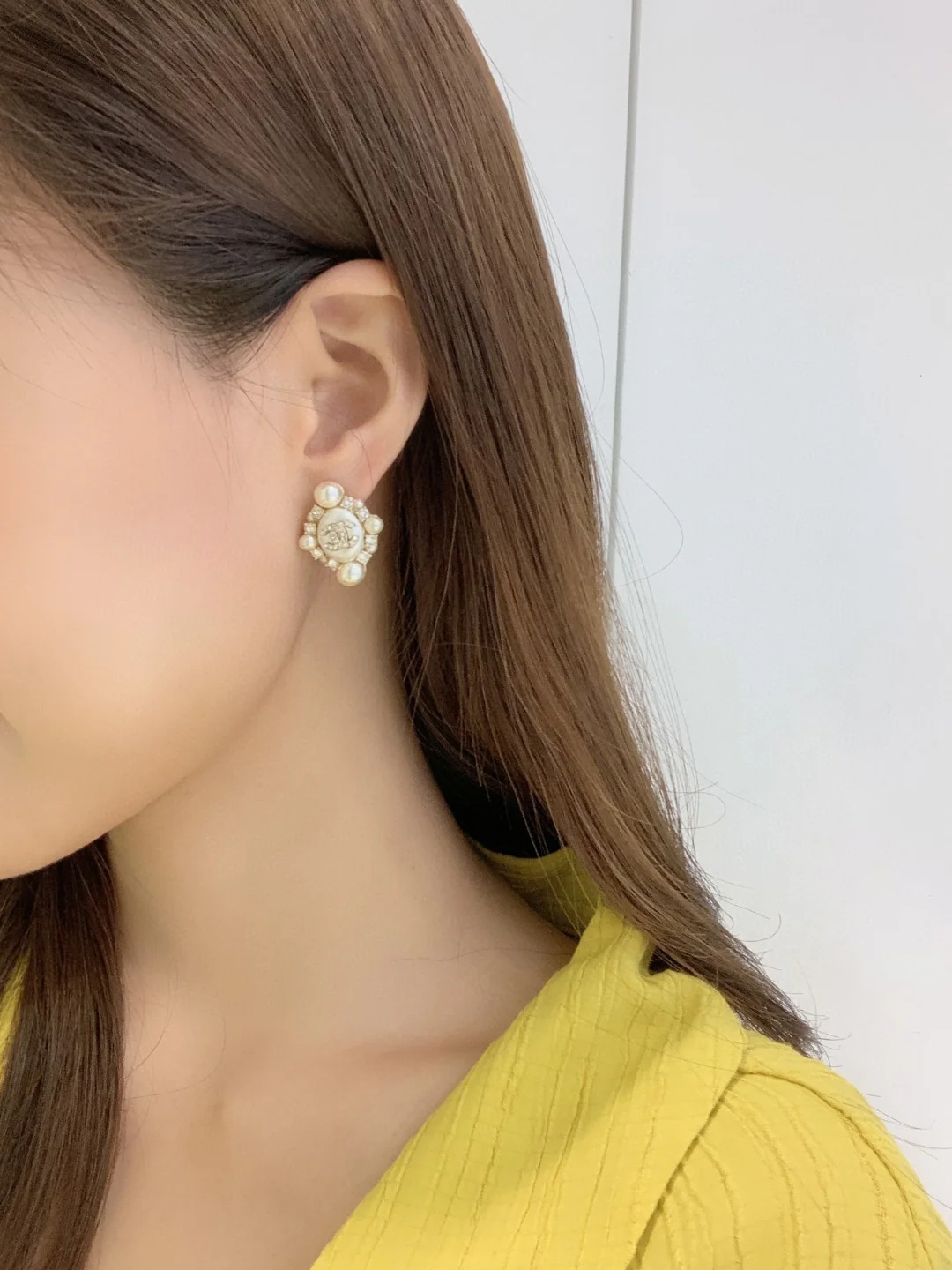 CCE499 Chanel Swarovski  Pearl and crystal Stud Earrings CC earring - ccjewelryacc