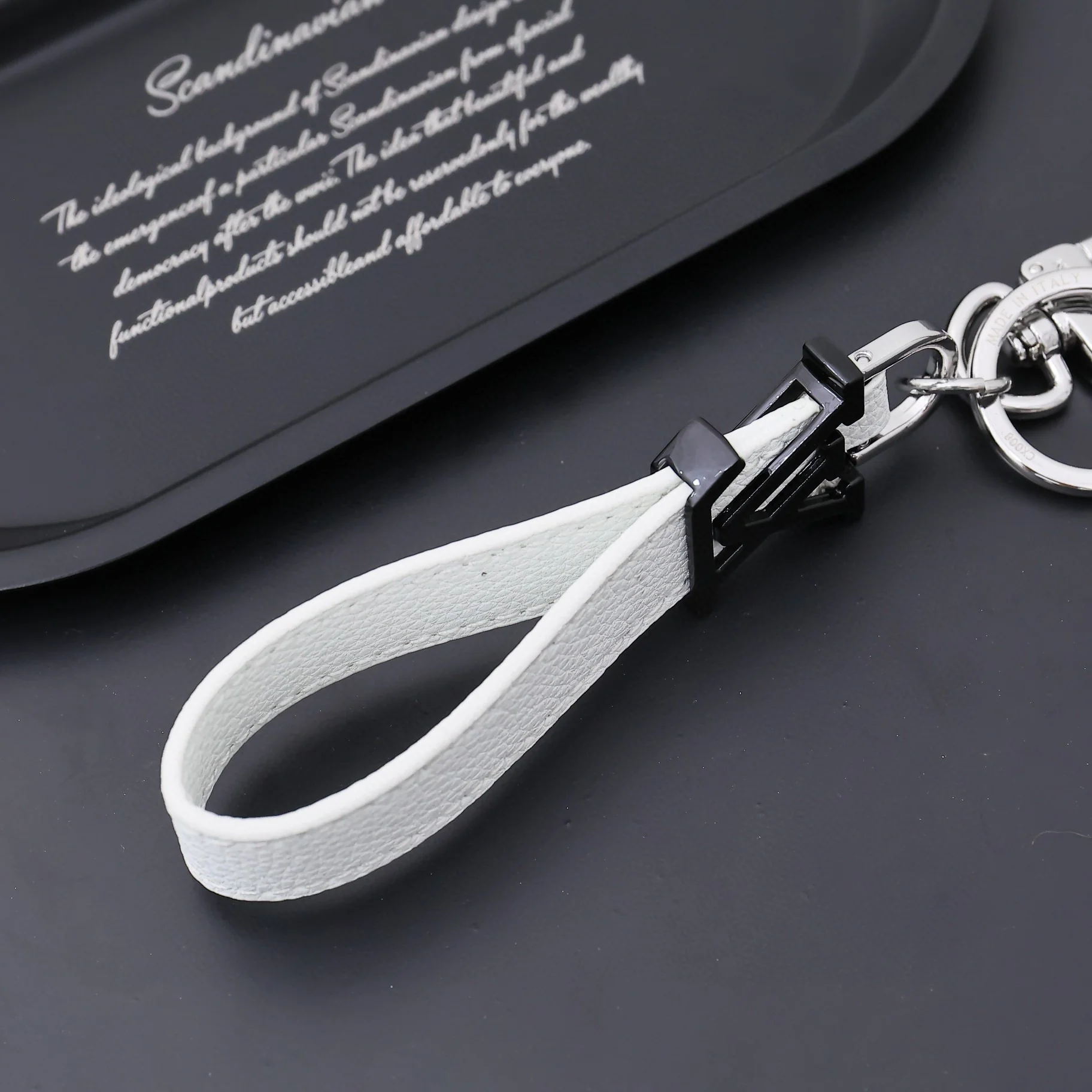 Luxury designer Keychain LVK053 - ccjewelryacc