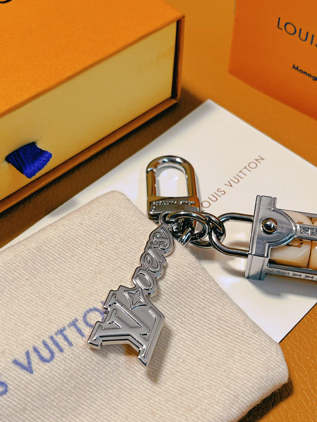 LVK105 Luxury designer Chromatic Keychain M01750 - ccjewelryacc