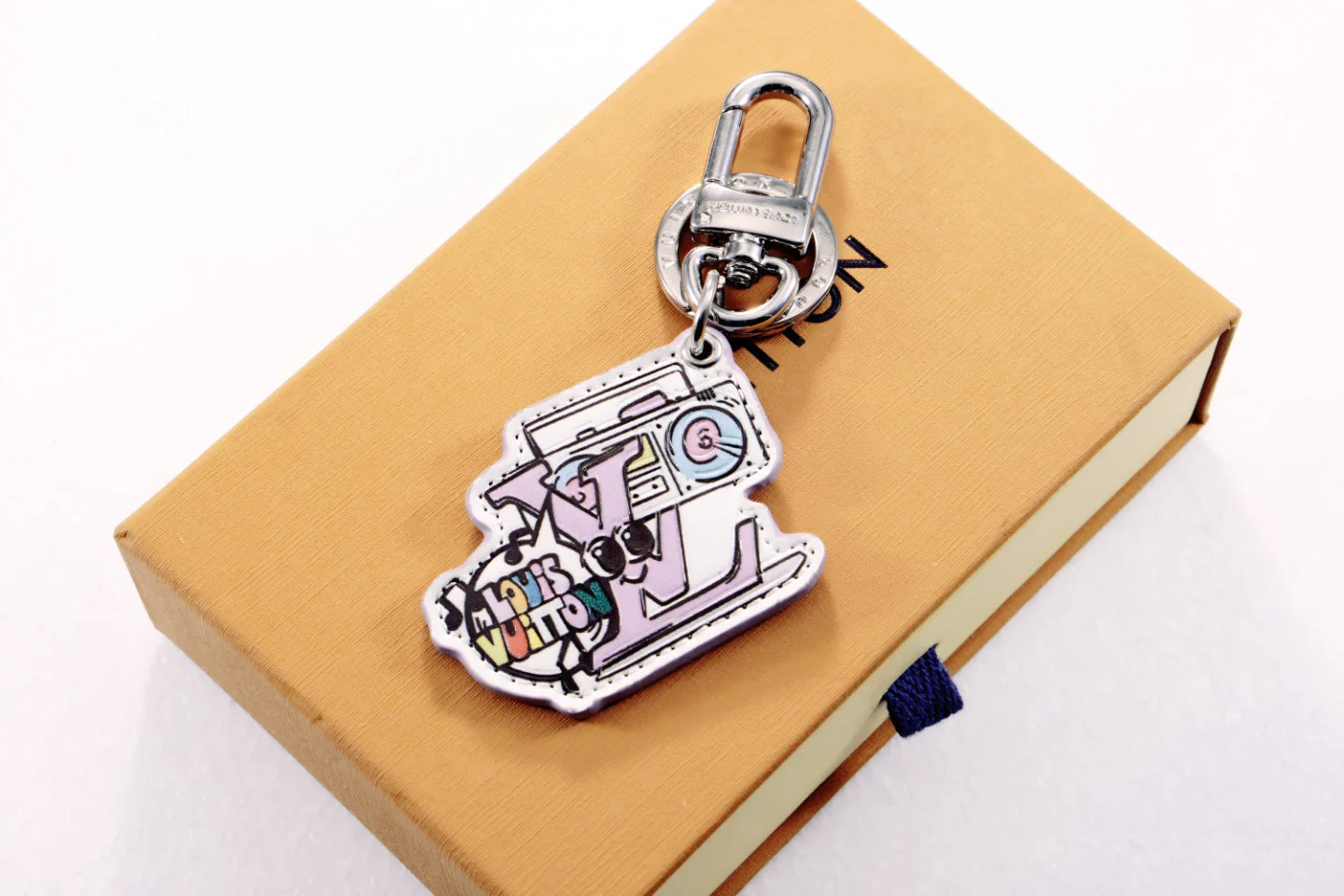 LVK076 Luxury designer Chromatic Keychain - ccjewelryacc