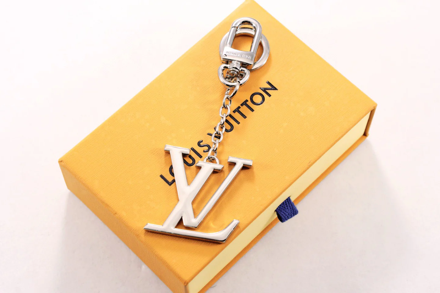 LVK070 Luxury designer Chromatic Keychain M650710 - ccjewelryacc