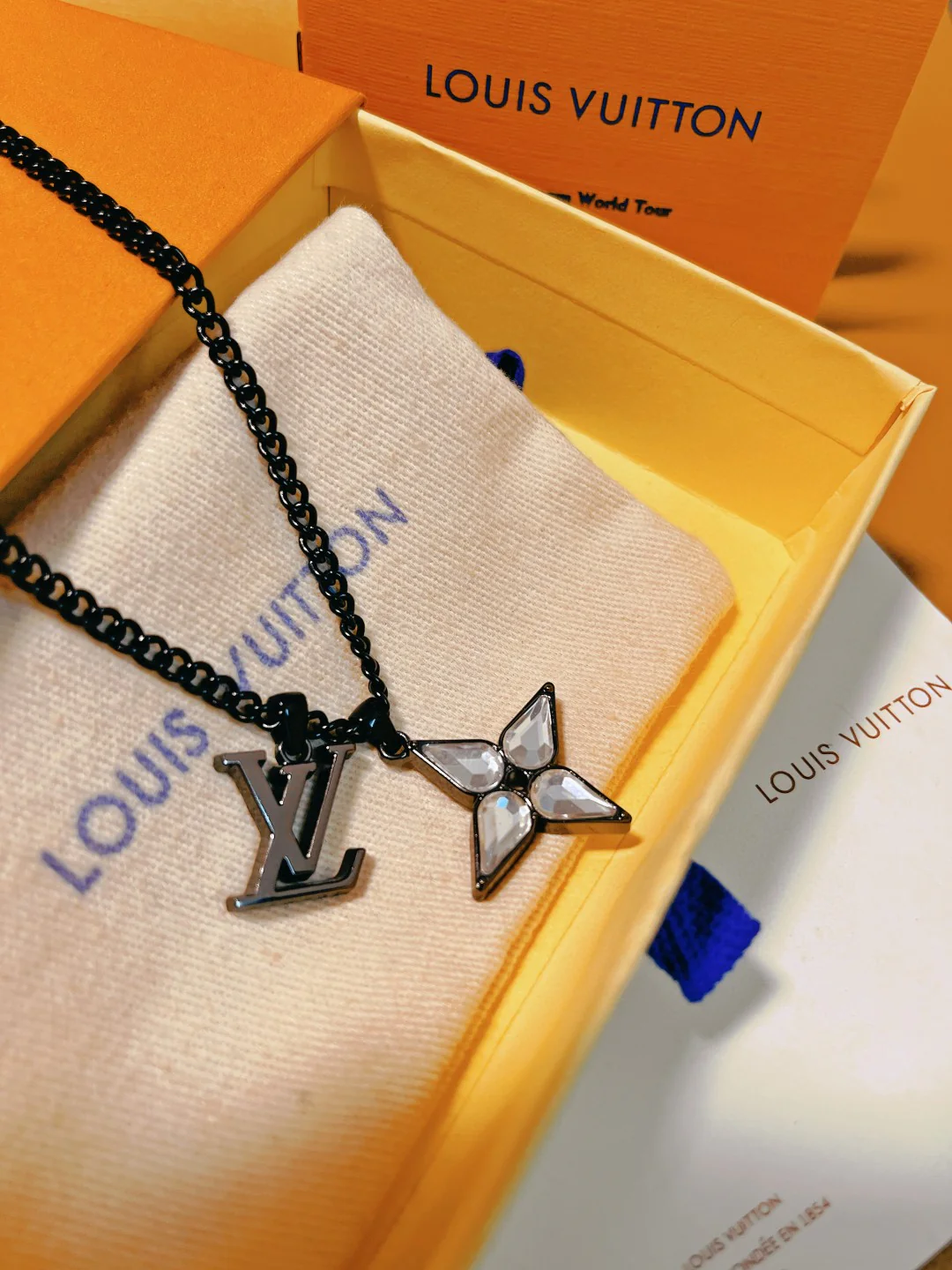 LVN056 LOUIS Flower Cut Necklace - ccjewelryacc