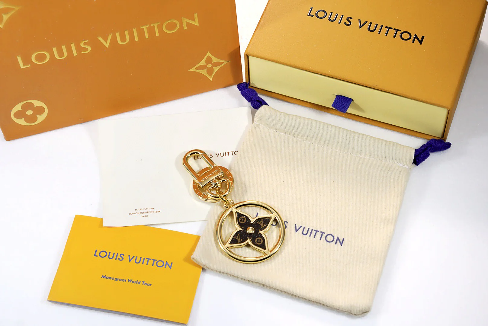 LVK084 Luxury designer Chromatic Keychain M01207 - ccjewelryacc