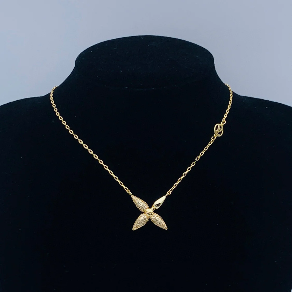 LVN046 High Quality Luxury Designer Pendant Necklace - ccfashionjewelry