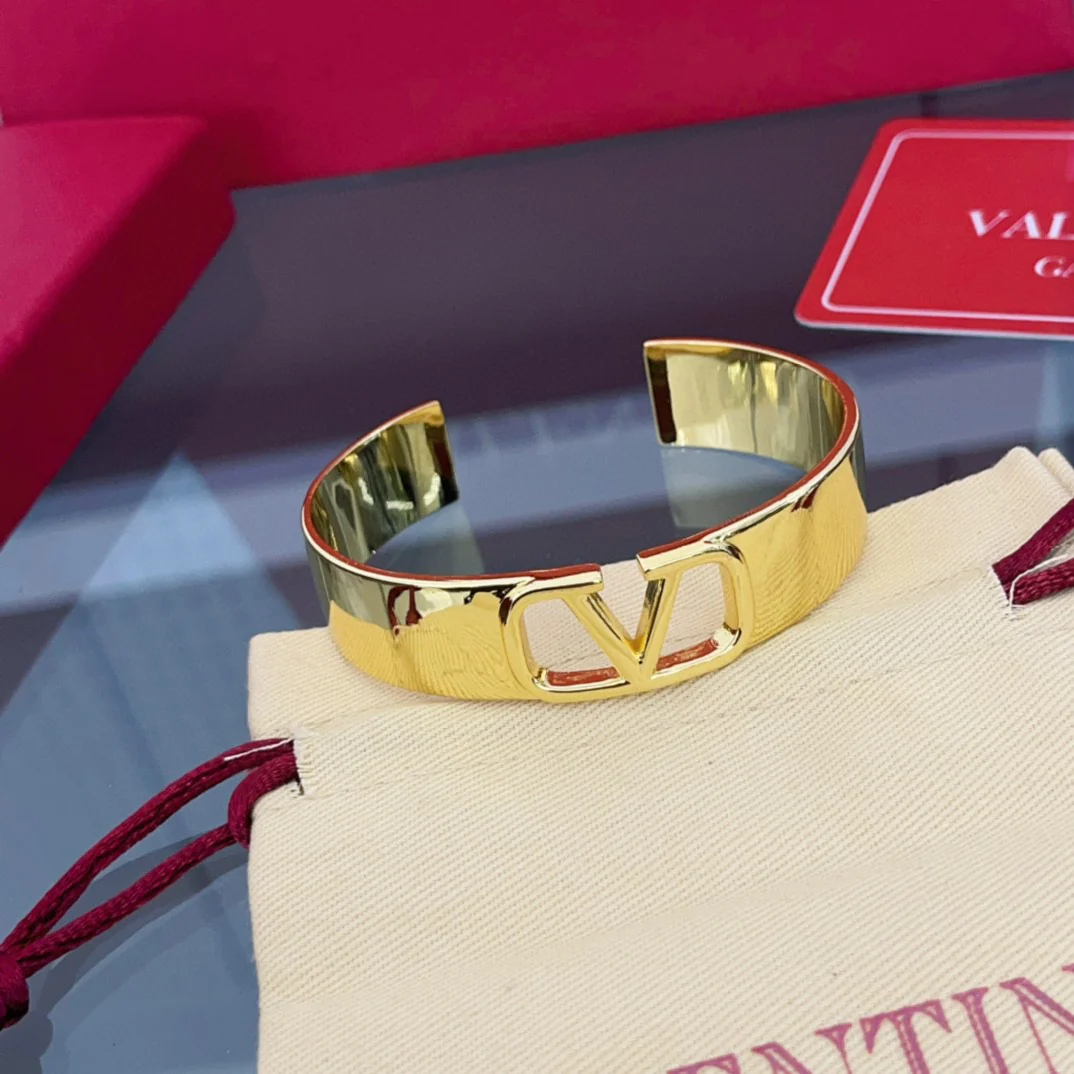 VTS002 Metal V logo bangle bracelet - ccjewelryacc
