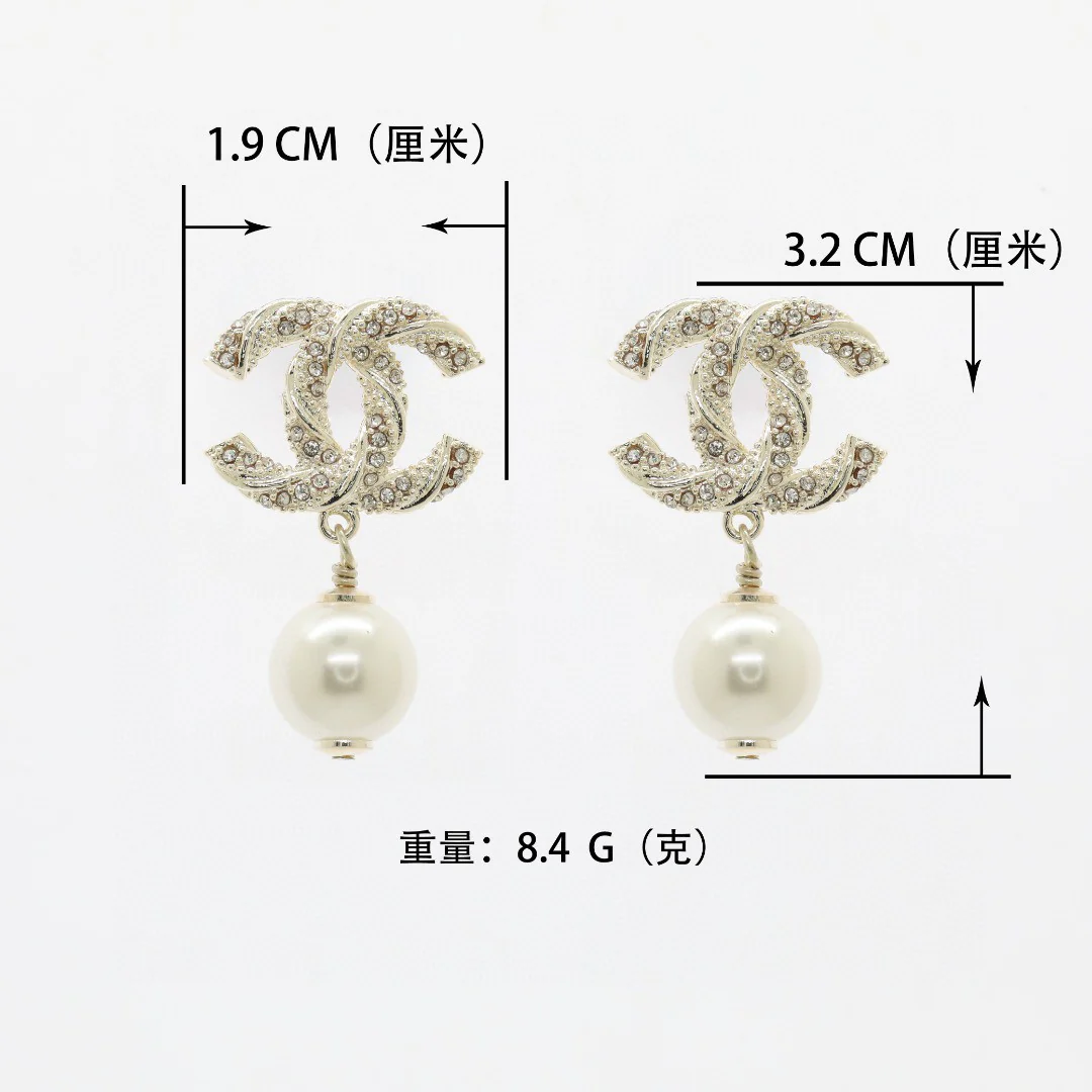 CCE168Z Metal twist with crystal CC logo stud earring - ccjewelryacc