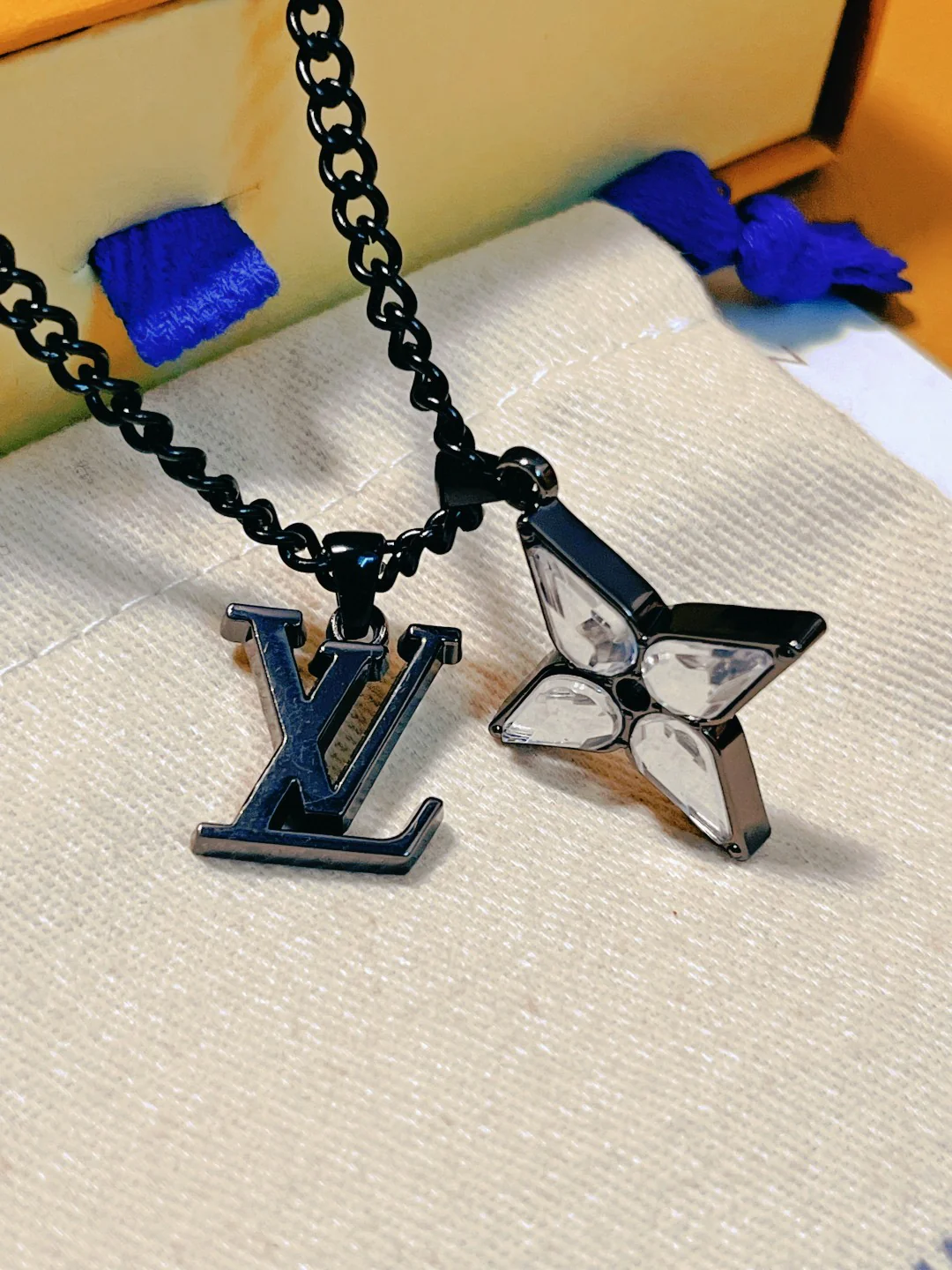 LVN056 LOUIS Flower Cut Necklace - ccjewelryacc