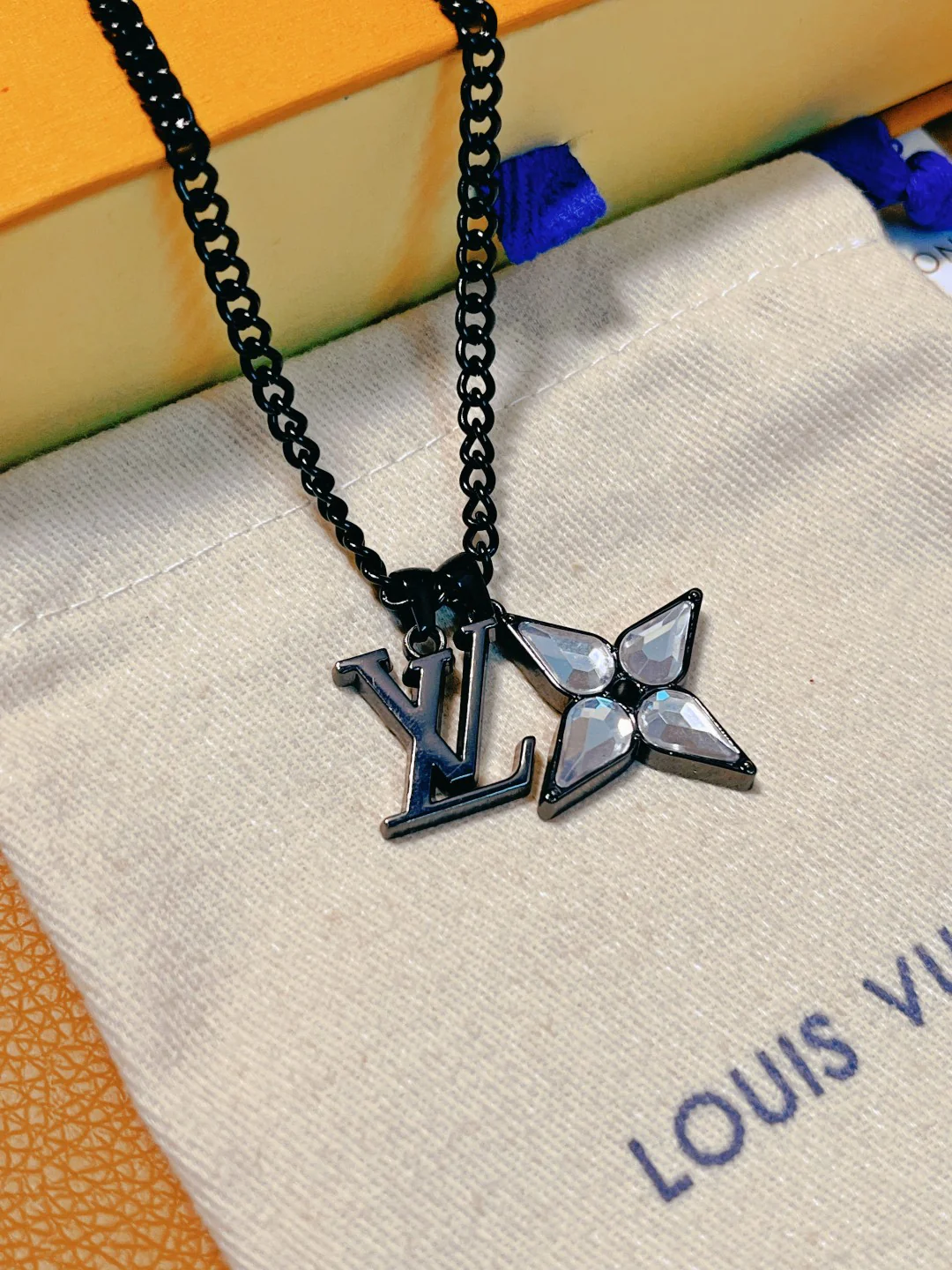 LVN056 LOUIS Flower Cut Necklace - ccjewelryacc