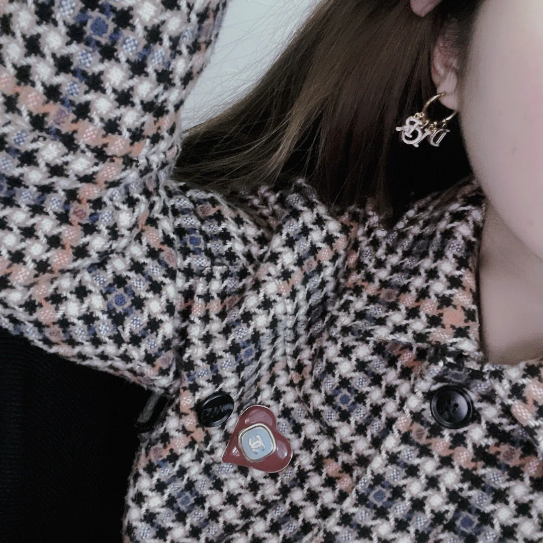 CDE102 Dior letter charms tassel hoop earrings in metal and white enamel - ccjewelryacc