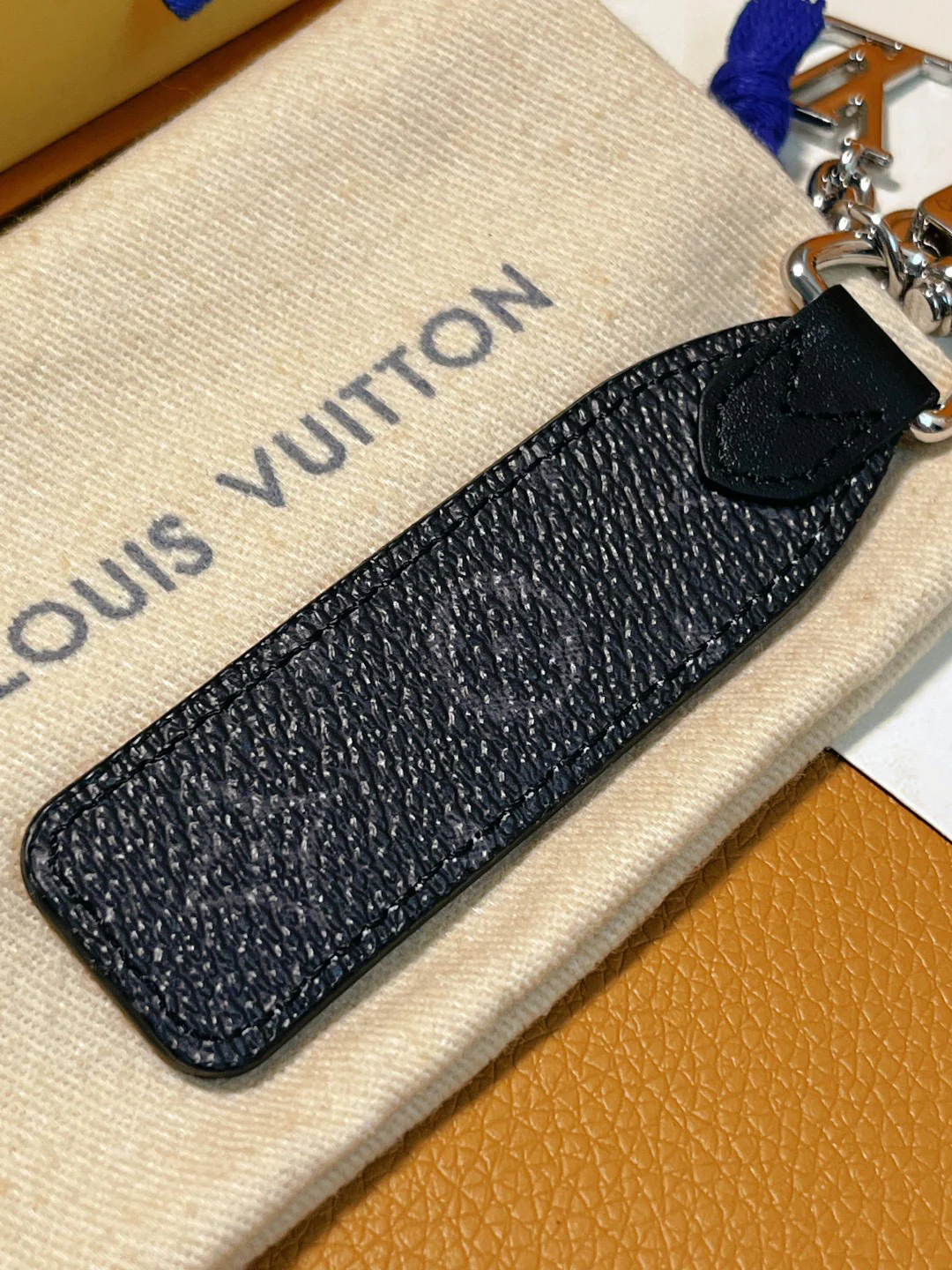 LVK102 Luxury designer Chromatic Keychain - ccjewelryacc