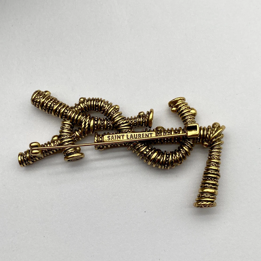 BYB036 YVES LSY LOGO Brooch pin - ccjewelryacc