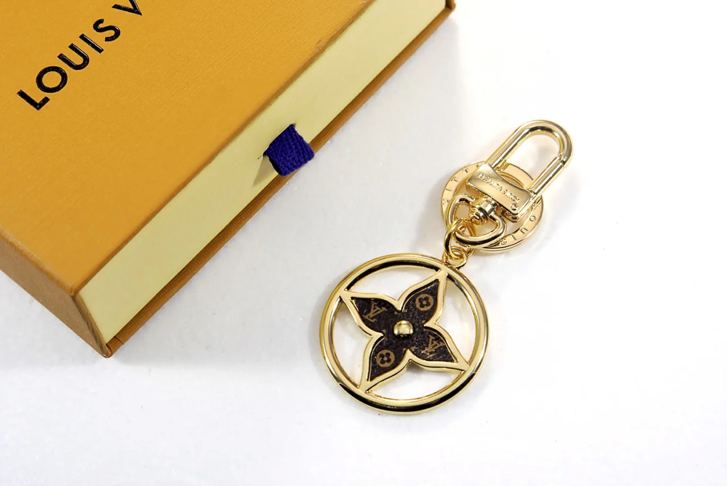 LVK084 Luxury designer Chromatic Keychain M01207 - ccjewelryacc