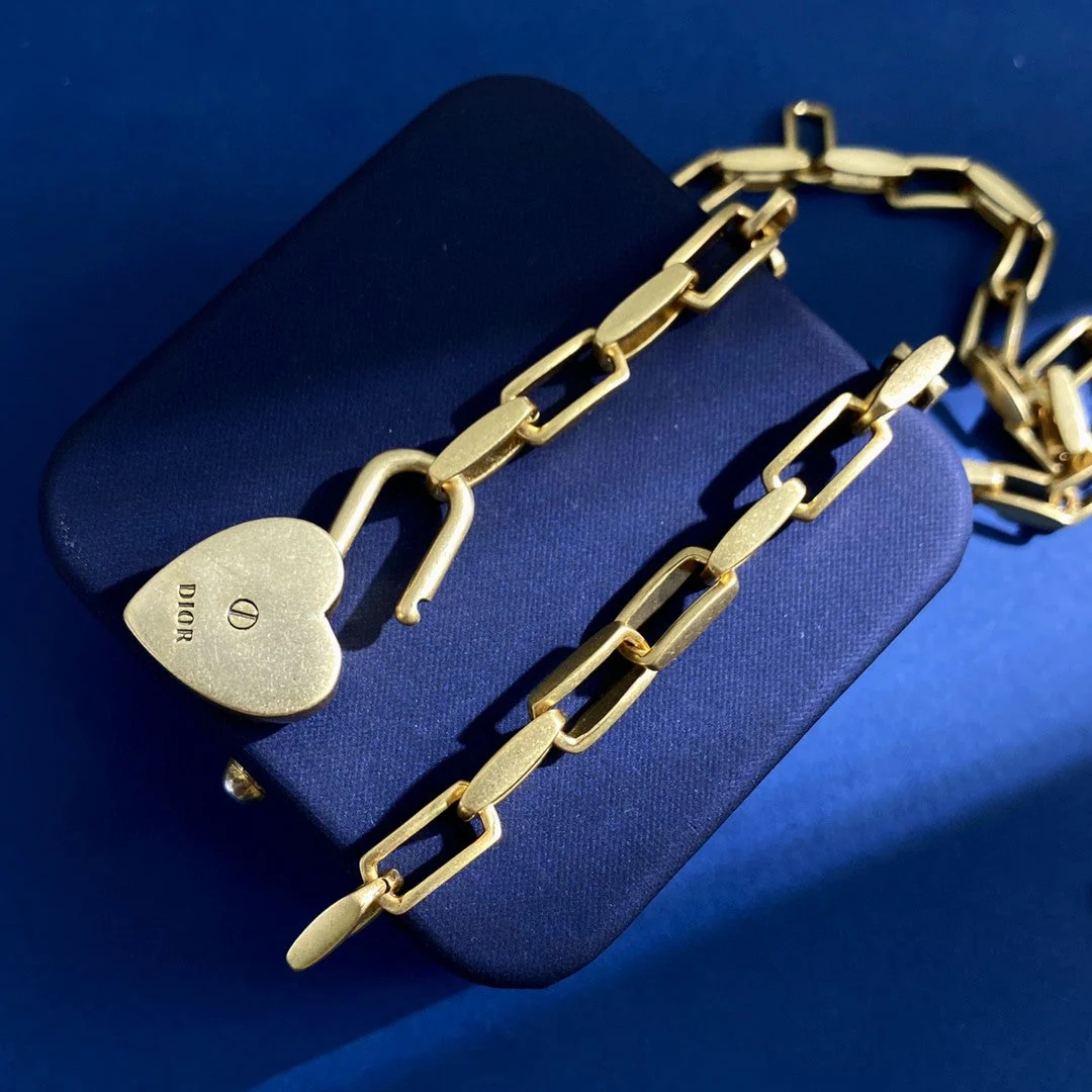 CDS097 High Quality Designer CD Red Heart Bracelet for Women - ccjewelryacc