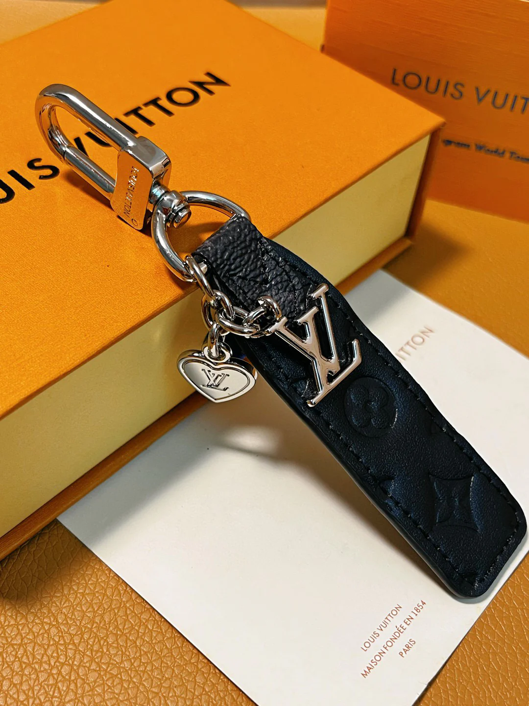 LVK102 Luxury designer Chromatic Keychain - ccjewelryacc