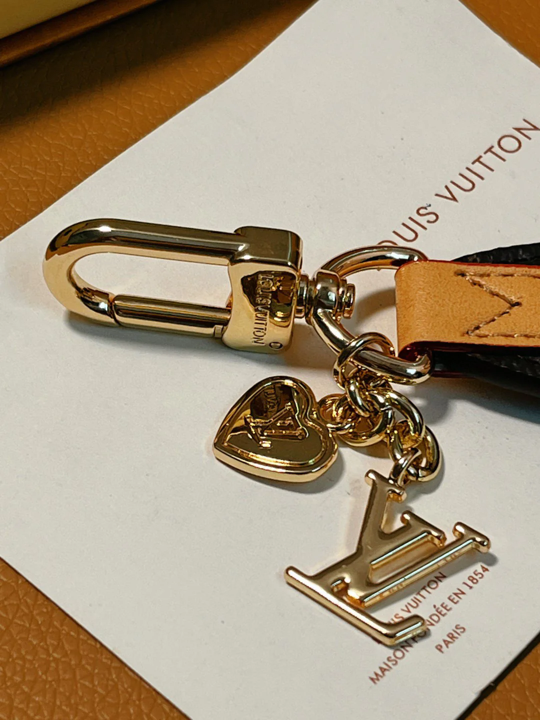 LVK102 Luxury designer Chromatic Keychain - ccjewelryacc