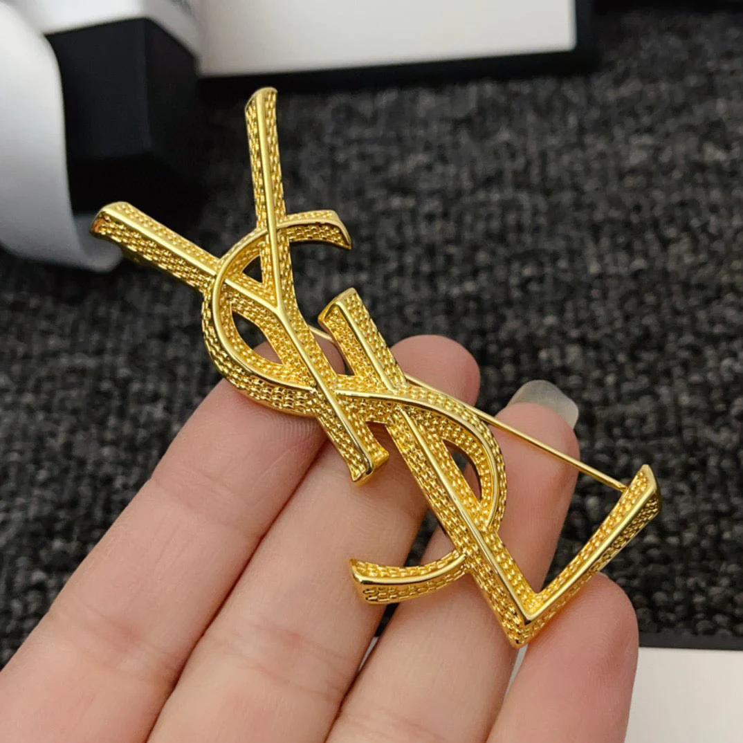 BYB034 Textured Y Logo Letter Brooch Gold - ccjewelryacc