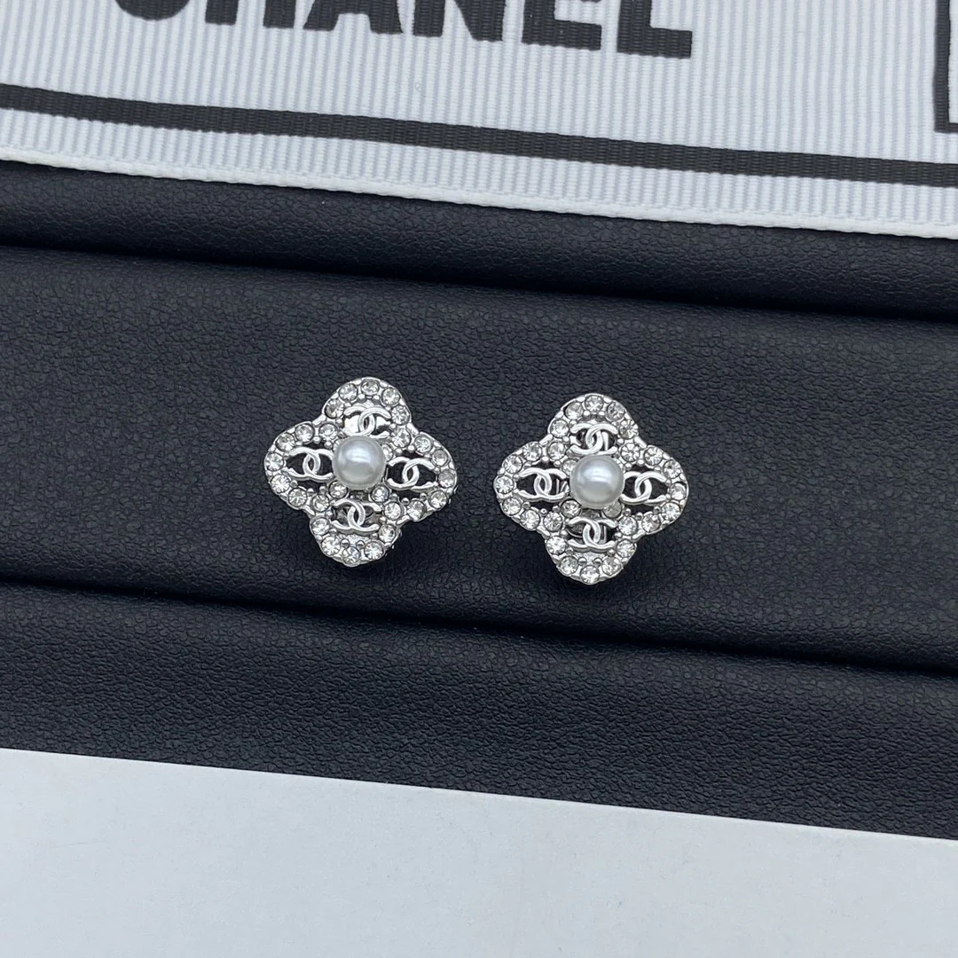 CCE614 CC clover Earring Clip - ccjewelryacc