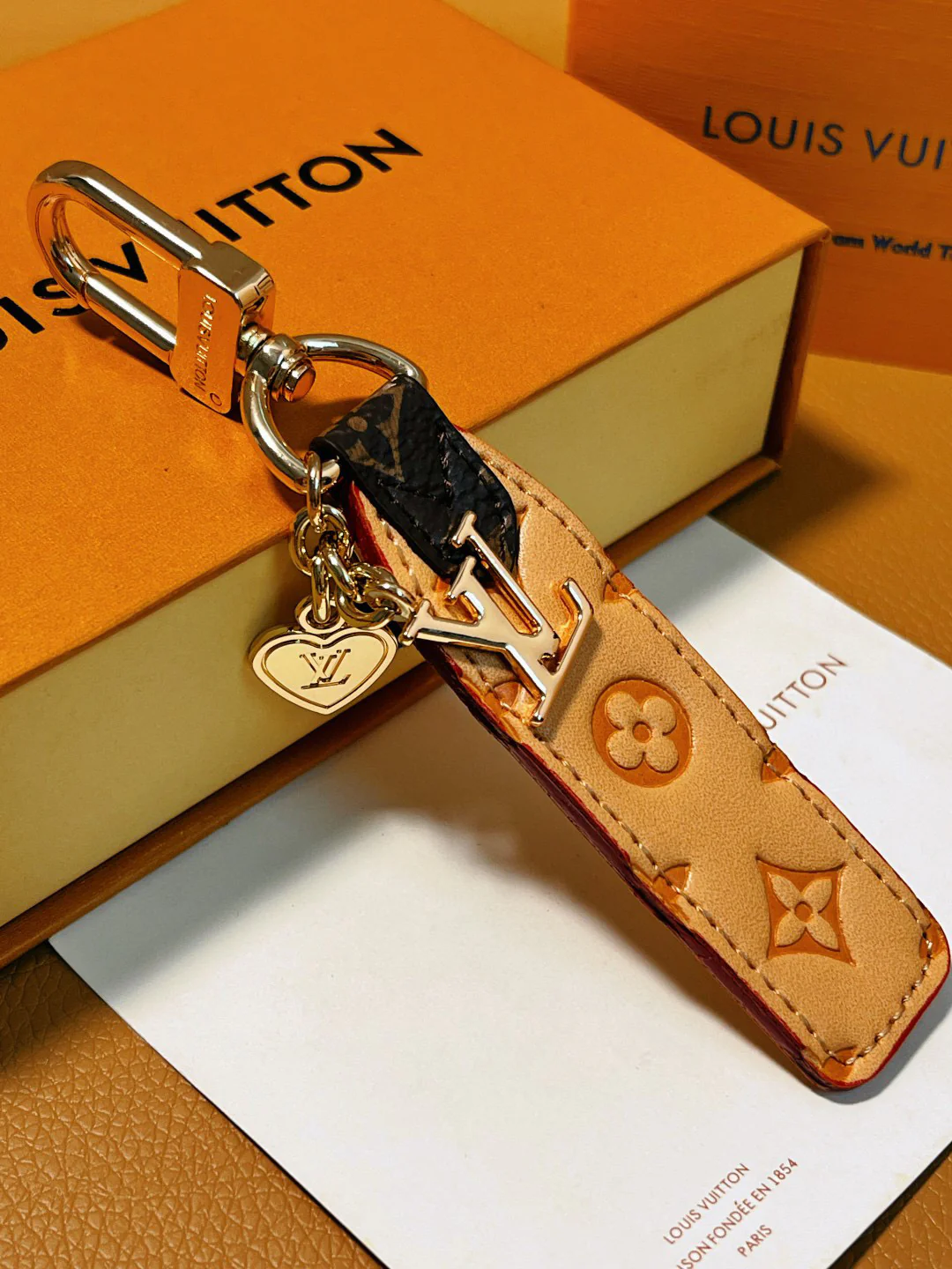 LVK102 Luxury designer Chromatic Keychain - ccjewelryacc