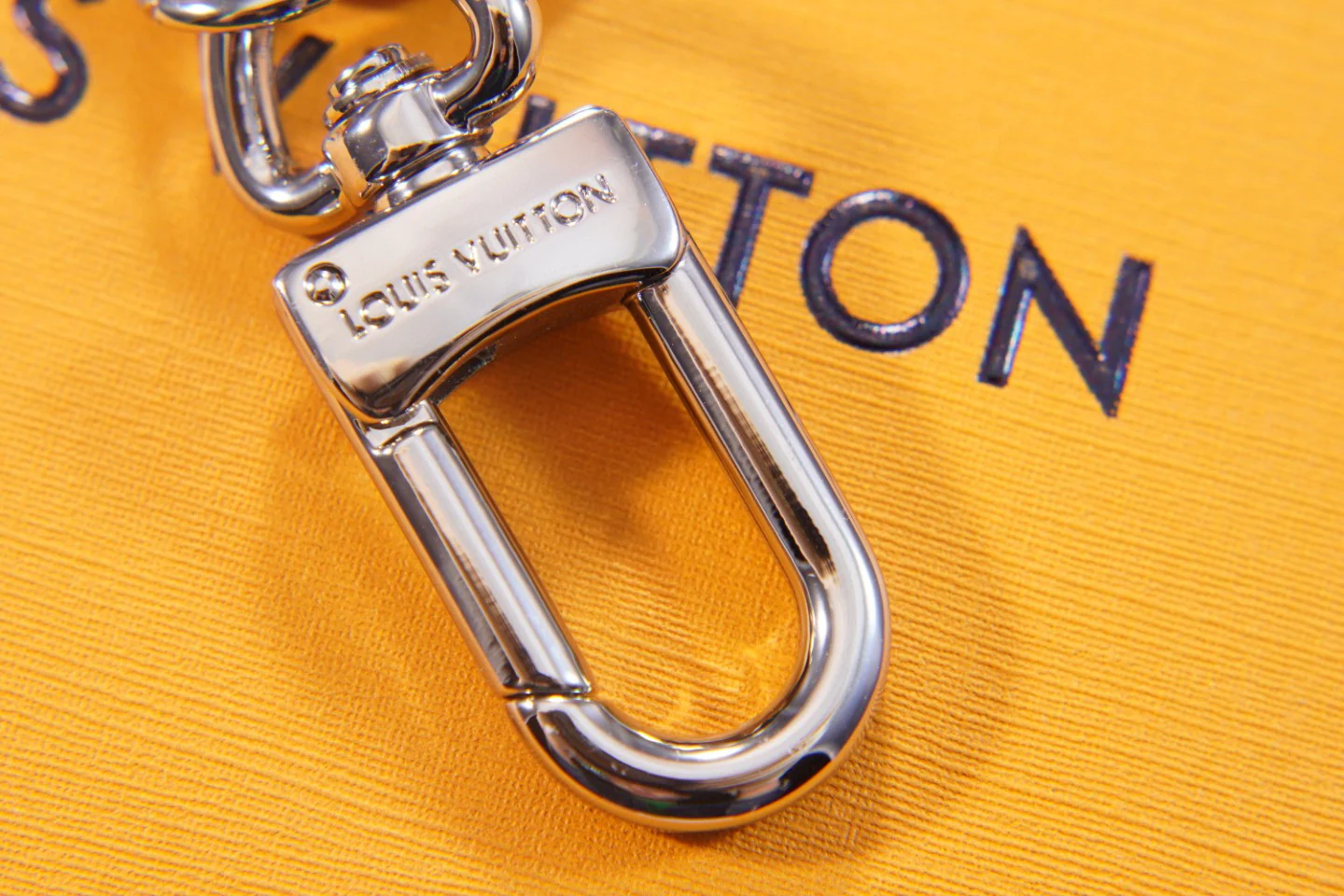 Luxury designer Chromatic Keychain LVK059 - ccjewelryacc