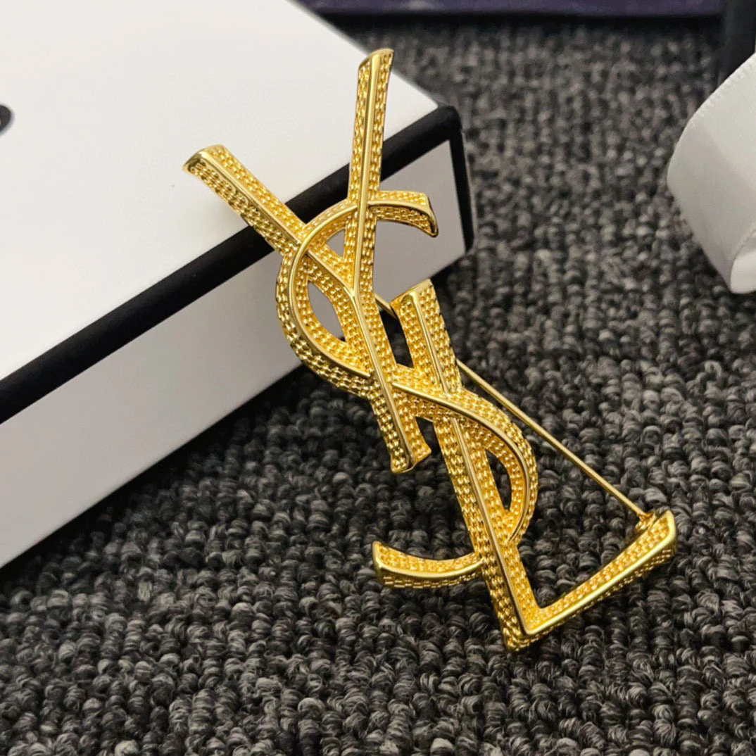 BYB034 Textured Y Logo Letter Brooch Gold - ccjewelryacc