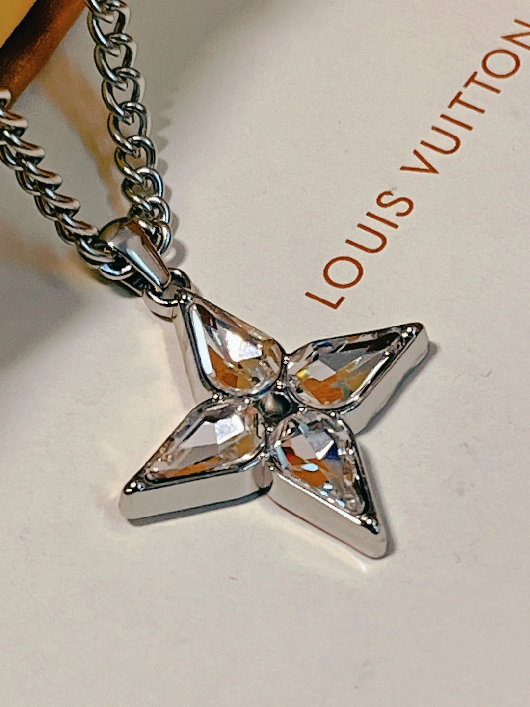 LVN056 LOUIS Flower Cut Necklace - ccjewelryacc