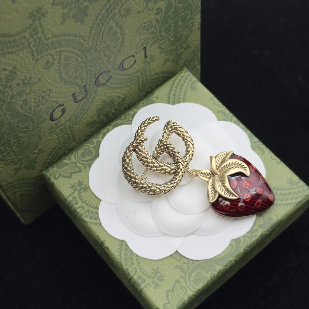 GGB008 GG Strawberry brooch pin - ccjewelryacc