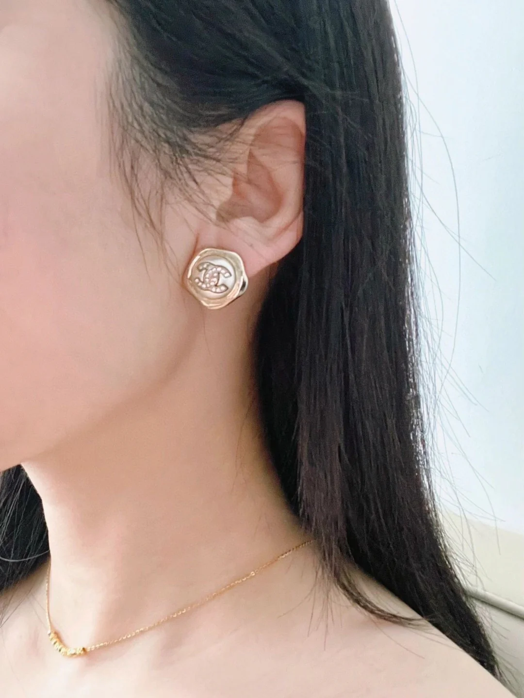 CCE257 Flower with cc logo stud earrings - ccjewelryacc