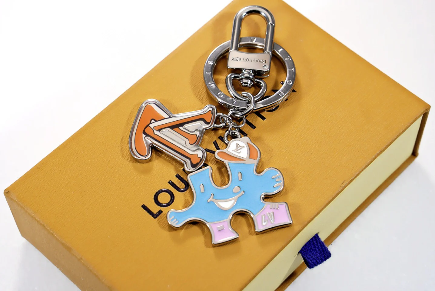 LVK092 Luxury designer Chromatic Keychain MP3483 - ccjewelryacc