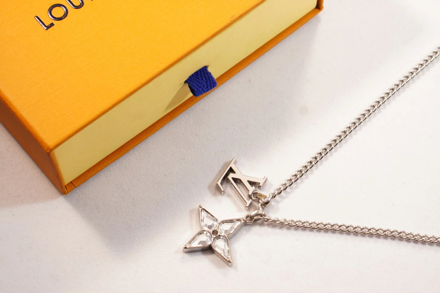 LVN056 LOUIS Flower Cut Necklace - ccjewelryacc