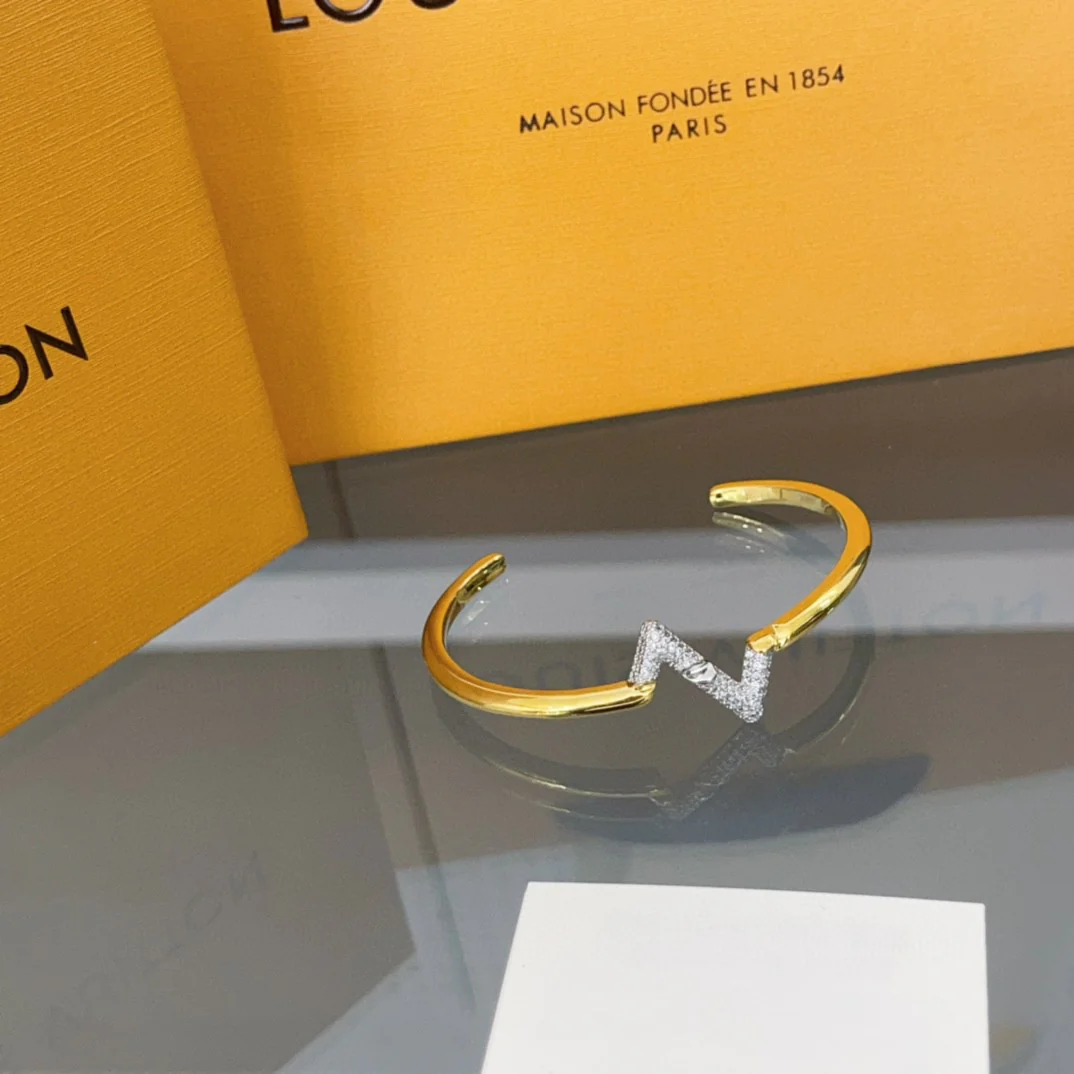 LVS004 LV Volt Upside Down Bracelet - ccjewelryacc